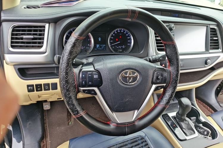 Used Toyota Highlander 2018 2.0T Two-Wheel Drive Elite Version 5 Seats China VI Standard Steering Wheel