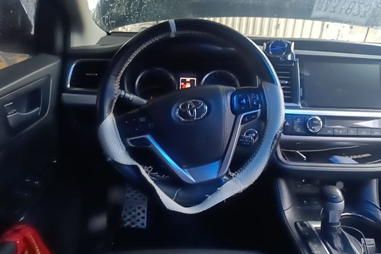 Used Toyota Highlander 2018 2.0T Four-Wheel Drive Prestige Version 7 Seats China V Emission Standard Steering Wheel