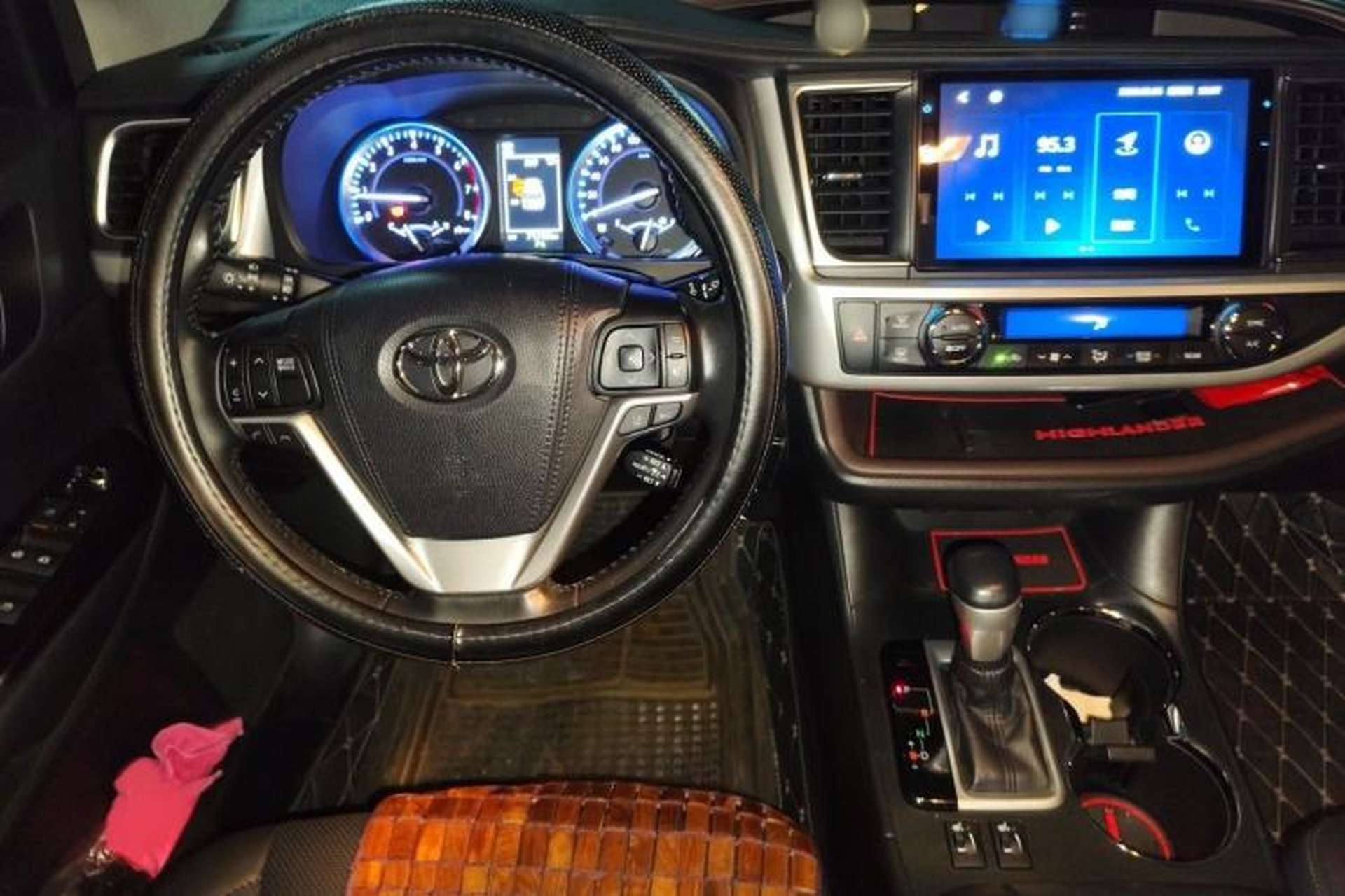 Used Toyota Highlander 2018 2.0T Four-Wheel Drive Prestige Version 7 Seats China V Emission Standard Steering Wheel