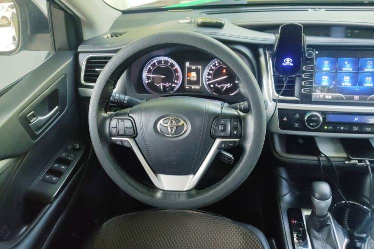 Used Toyota Highlander 2018 2.0T Four-Wheel Drive Luxury Version 7 Seats China VI Standard Steering Wheel