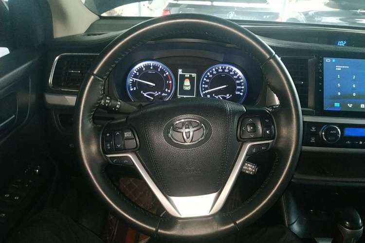 Used Toyota Highlander 2018 2.0T Four-Wheel Drive Luxury Edition 7 Seats China V Emission Standard Steering Wheel