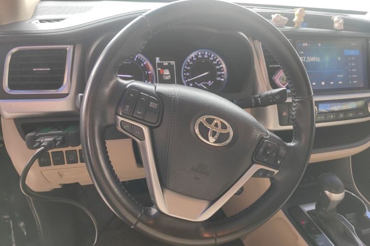 Used Toyota Highlander 2018 2.0T Four-Wheel Drive Prestige Version 7 Seats China VI Standard Steering Wheel