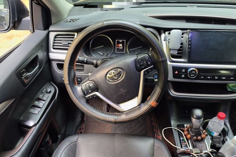 Used Toyota Highlander 2018 2.0T Four-Wheel Drive Luxury Edition 7 Seats China V Emission Standard Steering Wheel