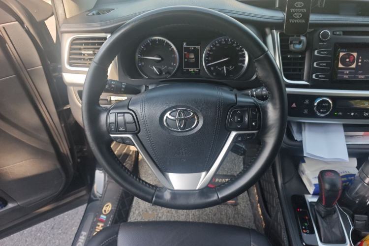 Used Toyota Highlander 2018 2.0T Two-Wheel Drive Luxury Edition 7 Seats China VI Standard Steering Wheel