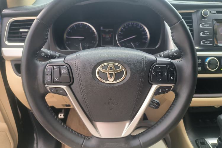 Used Toyota Highlander 2018 2.0T Four-Wheel Drive Luxury Version 7 Seats China VI Standard Steering Wheel