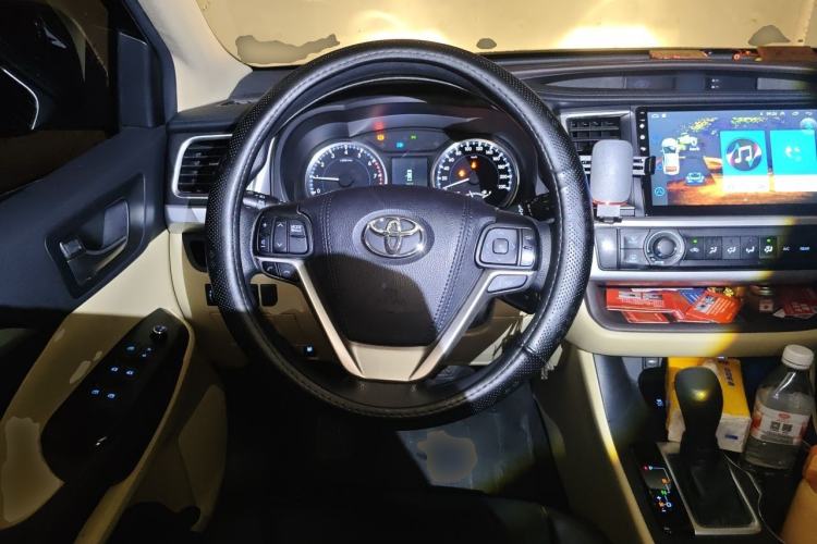 Used Toyota Highlander 2018 2.0T Two-Wheel Drive Elite Edition 7 Seats China VI Standard Steering Wheel