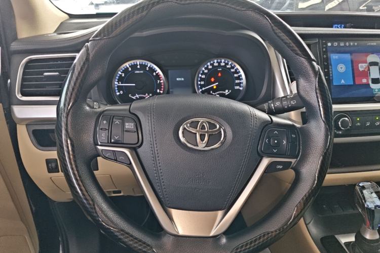 Used Toyota Highlander 2018 2.0T Two-Wheel Drive Elite Version 5 Seats China VI Standard Steering Wheel