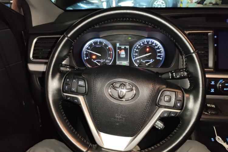 Used Toyota Highlander 2018 2.0T Four-Wheel Drive Prestige Version 7 Seats China VI Standard Steering Wheel