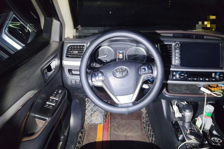 Used Toyota Highlander 2018 2.0T Four-Wheel Drive Luxury Edition 7 Seats China V Emission Standard Steering Wheel