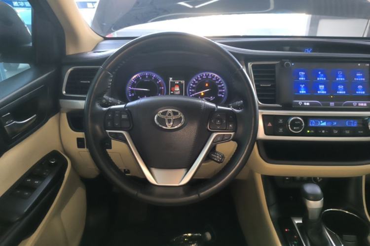 Used Toyota Highlander 2018 2.0T Four-Wheel Drive Luxury Version 7 Seats China VI Standard Steering Wheel