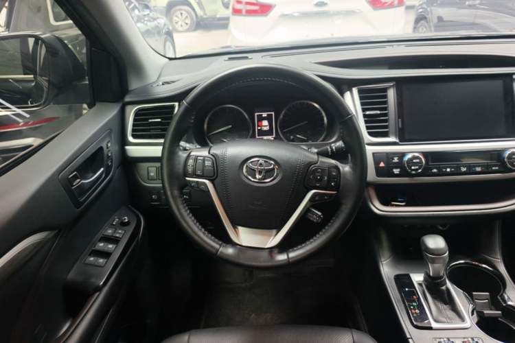 Used Toyota Highlander 2018 2.0T Four-Wheel Drive Supreme Edition 7-Seater China VI Steering Wheel