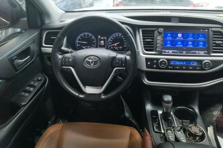 Used Toyota Highlander 2018 2.0T Four-Wheel Drive Knight Edition 7 Seats China VI Standard Steering Wheel