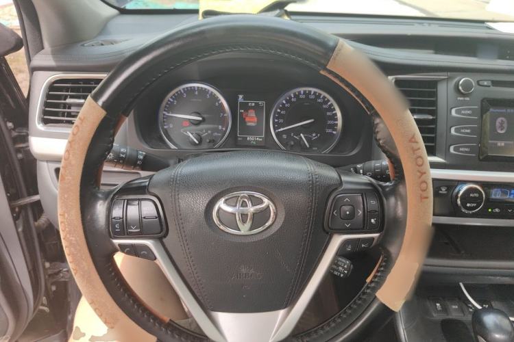 Used Toyota Highlander 2018 2.0T Four-Wheel Drive Luxury Version 7 Seats China VI Standard Steering Wheel