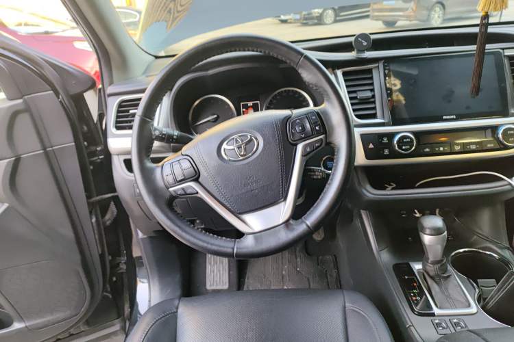Used Toyota Highlander 2018 2.0T Four-Wheel Drive Luxury Version 7 Seats China VI Standard Steering Wheel