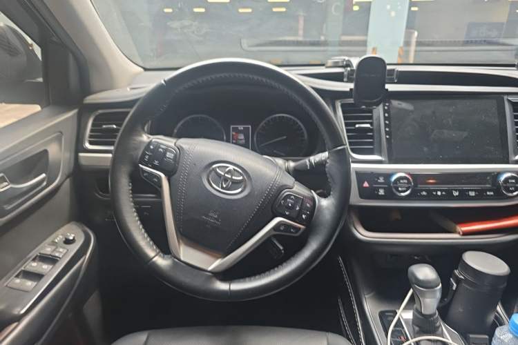 Used Toyota Highlander 2018 2.0T Four-Wheel Drive Luxury Version 7 Seats China VI Standard Steering Wheel