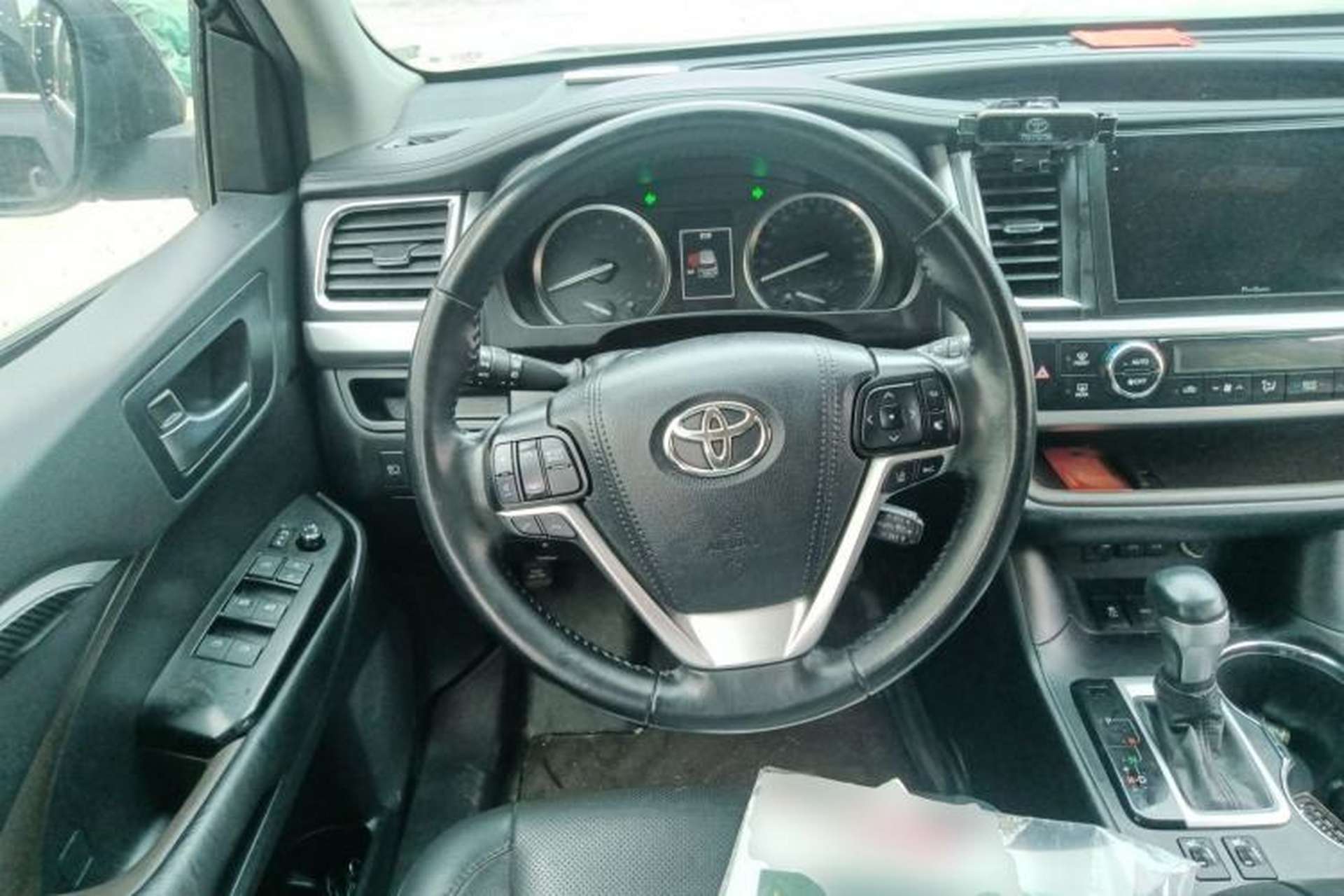 Used Toyota Highlander 2018 2.0T Four-Wheel Drive Luxury Version 7 Seats China VI Standard Steering Wheel