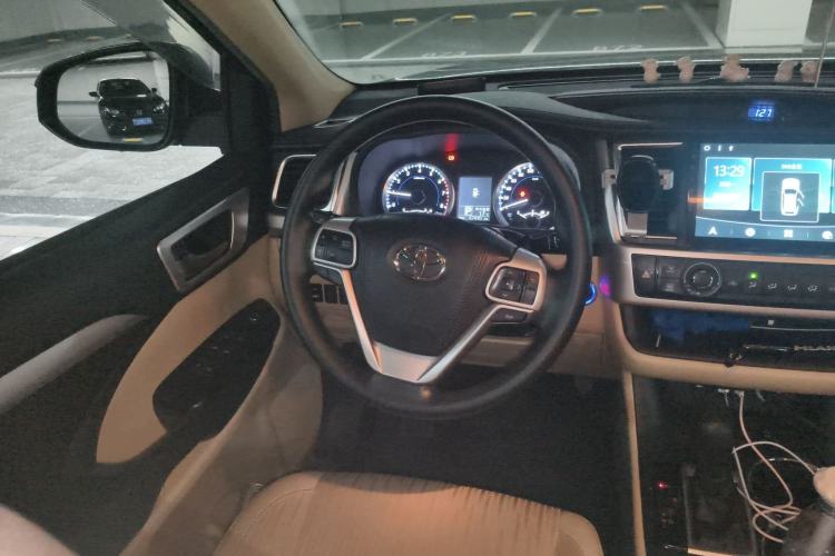 Used Toyota Highlander 2018 2.0T Four-Wheel Drive Elite Edition 7 Seats China VI Standard Steering Wheel