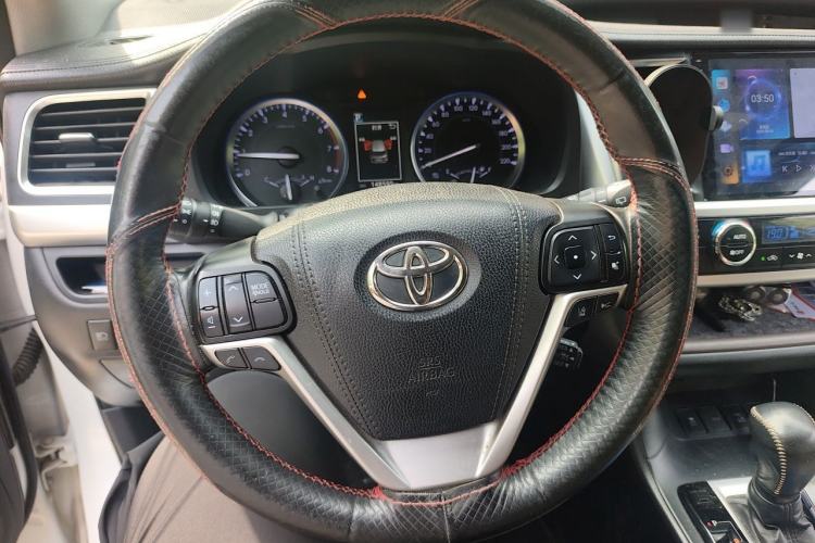 Used Toyota Highlander 2018 2.0T Four-Wheel Drive Luxury Version 7 Seats China VI Standard Steering Wheel