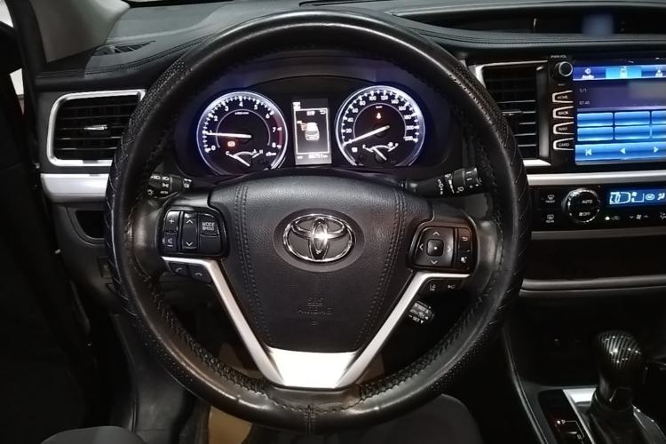 Used Toyota Highlander 2018 2.0T Four-Wheel Drive Knight Edition 7 Seats China VI Standard Steering Wheel