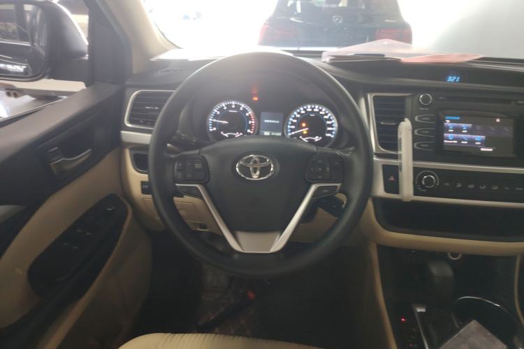 Used Toyota Highlander 2018 2.0T Two-Wheel Drive Elite Version 5 Seats China VI Standard Steering Wheel