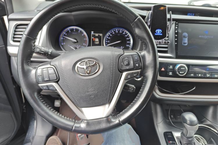 Used Toyota Highlander 2018 2.0T Four-Wheel Drive Knight Edition 7 Seats China VI Standard Steering Wheel