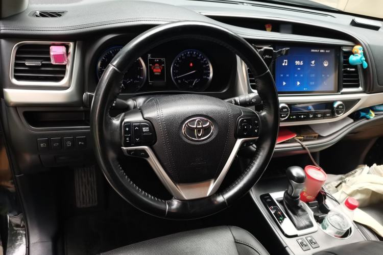 Used Toyota Highlander 2018 2.0T Four-Wheel Drive Prestige Version 7 Seats China V Emission Standard Steering Wheel