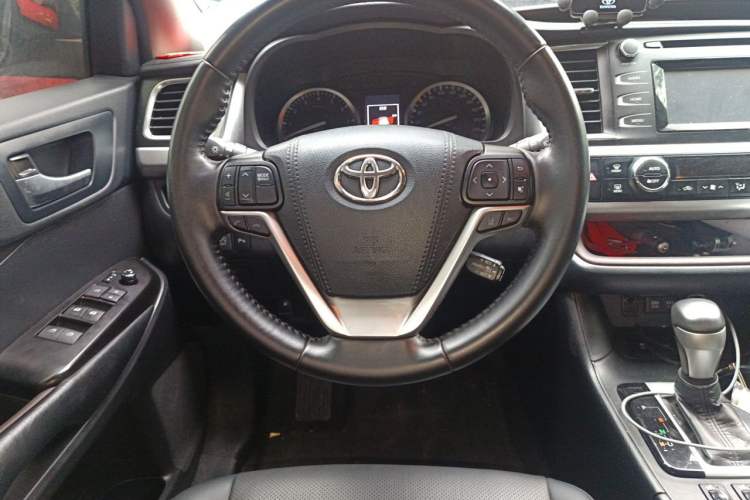 Used Toyota Highlander 2018 2.0T Four-Wheel Drive Luxury Version 7 Seats China VI Standard Steering Wheel