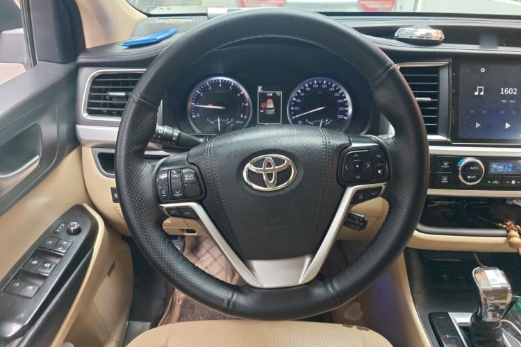 Used Toyota Highlander 2018 2.0T Four-Wheel Drive Prestige Version 7 Seats China V Emission Standard Steering Wheel