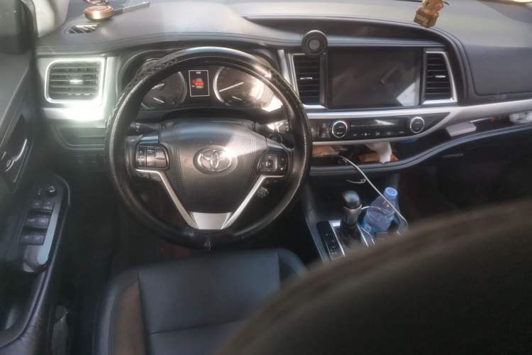 Used Toyota Highlander 2018 2.0T Four-Wheel Drive Prestige Version 7 Seats China VI Standard Steering Wheel