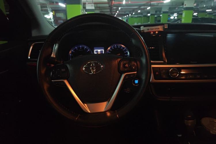 Used Toyota Highlander 2018 2.0T Four-Wheel Drive Luxury Version 7 Seats China VI Standard Steering Wheel