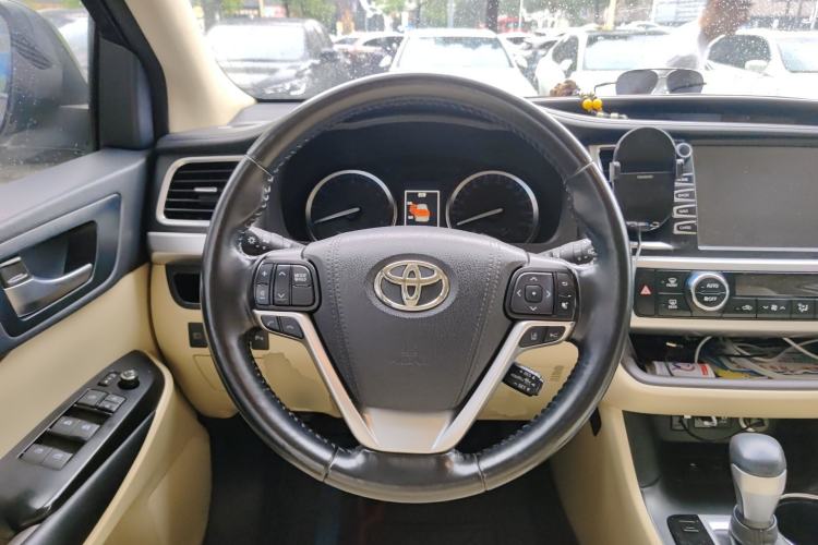 Used Toyota Highlander 2018 2.0T Four-Wheel Drive Luxury Version 7 Seats China VI Standard Steering Wheel