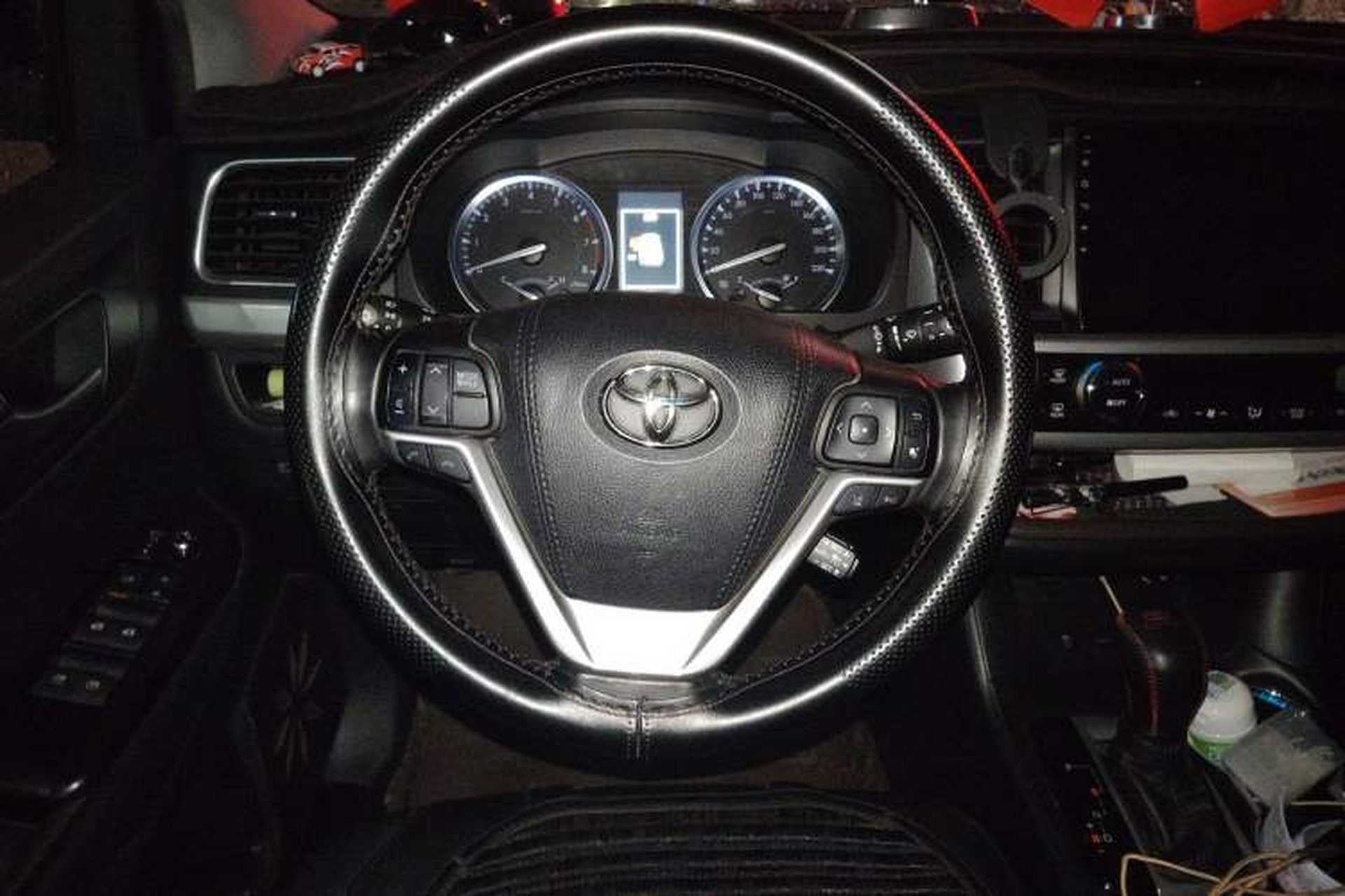 Used Toyota Highlander 2018 2.0T Four-Wheel Drive Luxury Version 7 Seats China VI Standard Steering Wheel