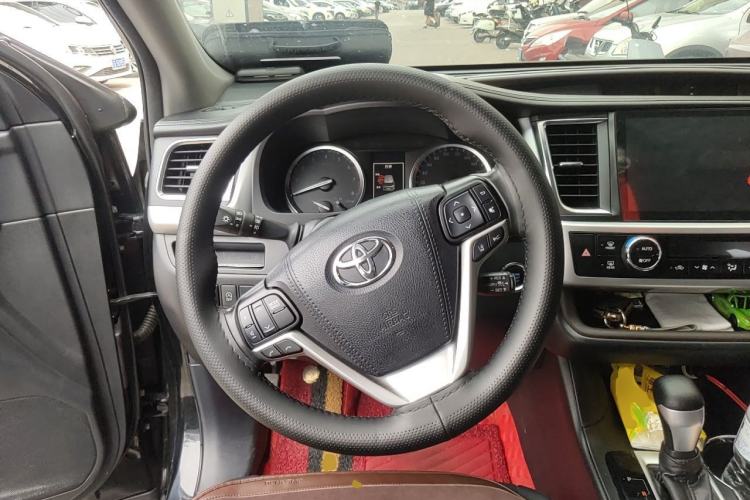 Used Toyota Highlander 2018 2.0T Four-Wheel Drive Luxury Edition 7 Seats China V Emission Standard Steering Wheel