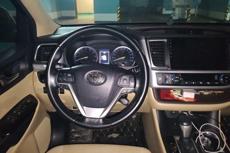 Used Toyota Highlander 2018 2.0T Four-Wheel Drive Luxury Version 7 Seats China VI Standard Steering Wheel