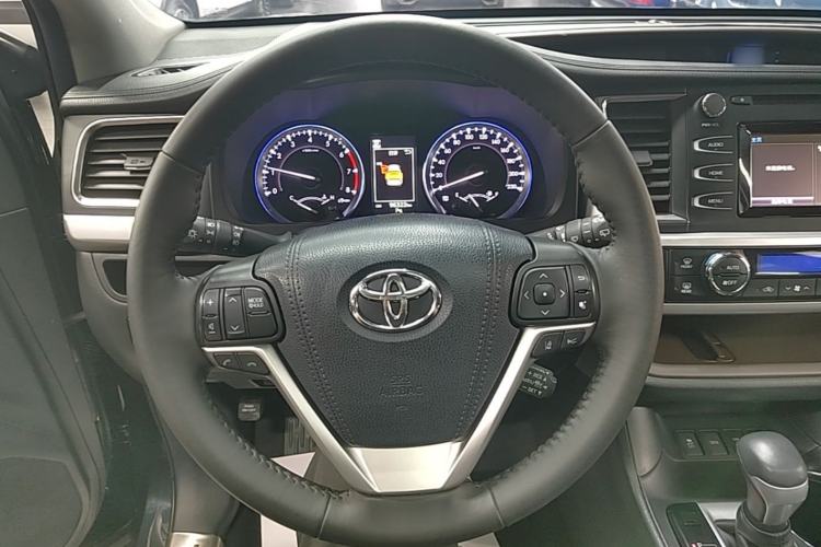 Used Toyota Highlander 2018 2.0T Four-Wheel Drive Luxury Edition 7 Seats China V Emission Standard Steering Wheel