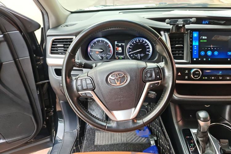 Used Toyota Highlander 2018 2.0T Four-Wheel Drive Knight Edition 7 Seats China VI Standard Steering Wheel