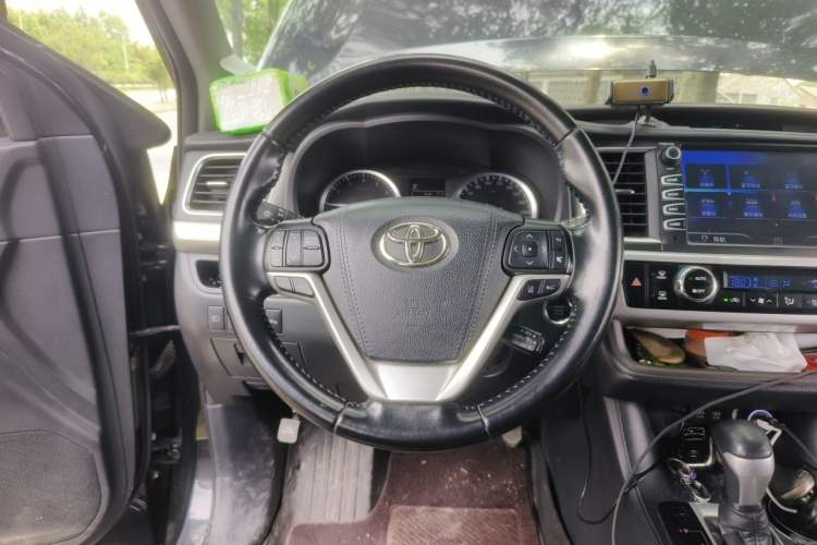 Used Toyota Highlander 2018 2.0T Four-Wheel Drive Luxury Version 7 Seats China VI Standard Steering Wheel