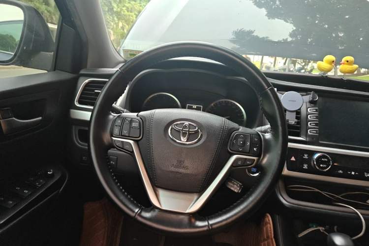 Used Toyota Highlander 2018 2.0T Four-Wheel Drive Knight Edition 7 Seats China VI Standard Steering Wheel
