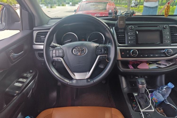Used Toyota Highlander 2018 2.0T Four-Wheel Drive Luxury Version 7 Seats China VI Standard Steering Wheel