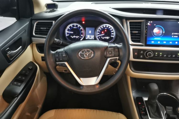 Used Toyota Highlander 2018 2.0T Two-Wheel Drive Elite Version 5 Seats China VI Standard Steering Wheel