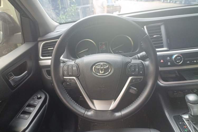 Used Toyota Highlander 2018 2.0T Four-Wheel Drive Prestige Version 7 Seats China VI Standard Steering Wheel