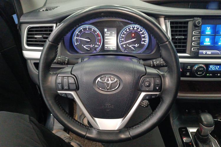 Used Toyota Highlander 2018 2.0T Four-Wheel Drive Luxury Version 7 Seats China VI Standard Steering Wheel