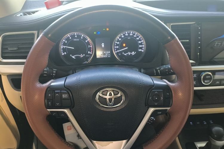 Used Toyota Highlander 2018 2.0T Four-Wheel Drive Elite Edition 7 Seats China VI Standard Steering Wheel