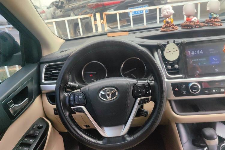 Used Toyota Highlander 2018 2.0T Four-Wheel Drive Luxury Edition 7 Seats China V Emission Standard Steering Wheel