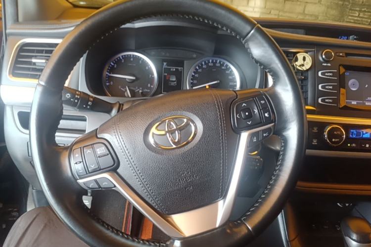 Used Toyota Highlander 2018 2.0T Four-Wheel Drive Luxury Version 7 Seats China VI Standard Steering Wheel