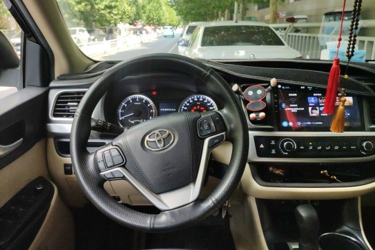 Used Toyota Highlander 2018 2.0T Two-Wheel Drive Elite Version 5 Seats China VI Standard Steering Wheel