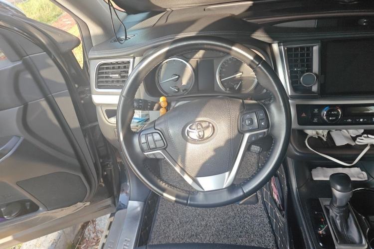 Used Toyota Highlander 2018 2.0T Four-Wheel Drive Prestige Version 7 Seats China V Emission Standard Steering Wheel