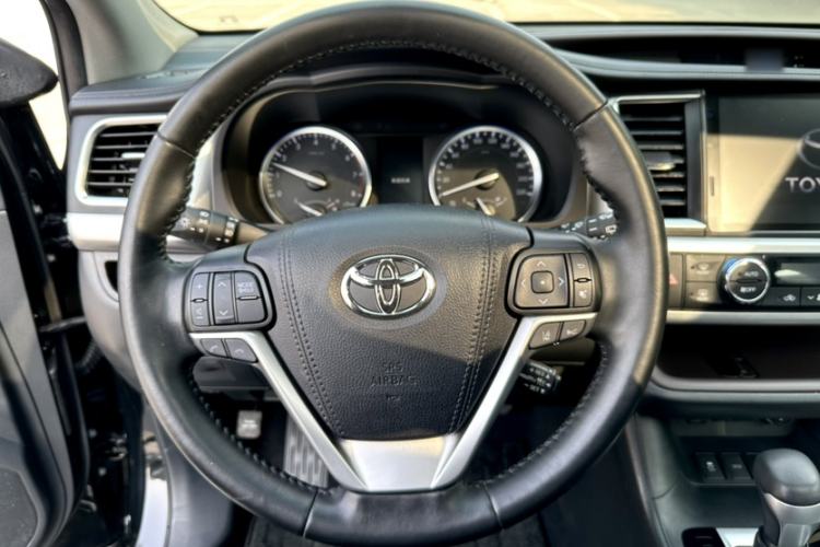 Used Toyota Highlander 2018 2.0T Four-Wheel Drive Prestige Version 7 Seats China VI Standard Steering Wheel