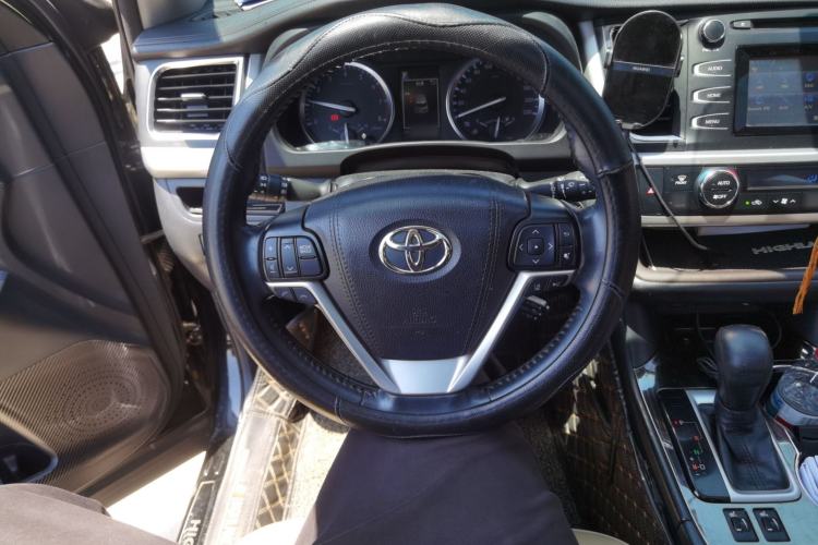 Used Toyota Highlander 2018 2.0T Four-Wheel Drive Luxury Edition 7 Seats China V Emission Standard Steering Wheel