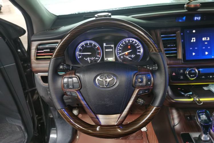 Used Toyota Highlander 2018 2.0T Two-Wheel Drive Prestige Edition 7 Seats China VI Standard Steering Wheel
